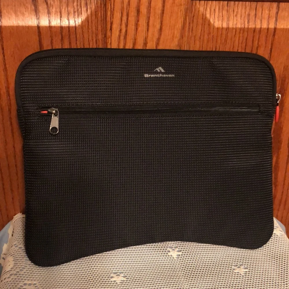 NEW LISTING! Laptop Case